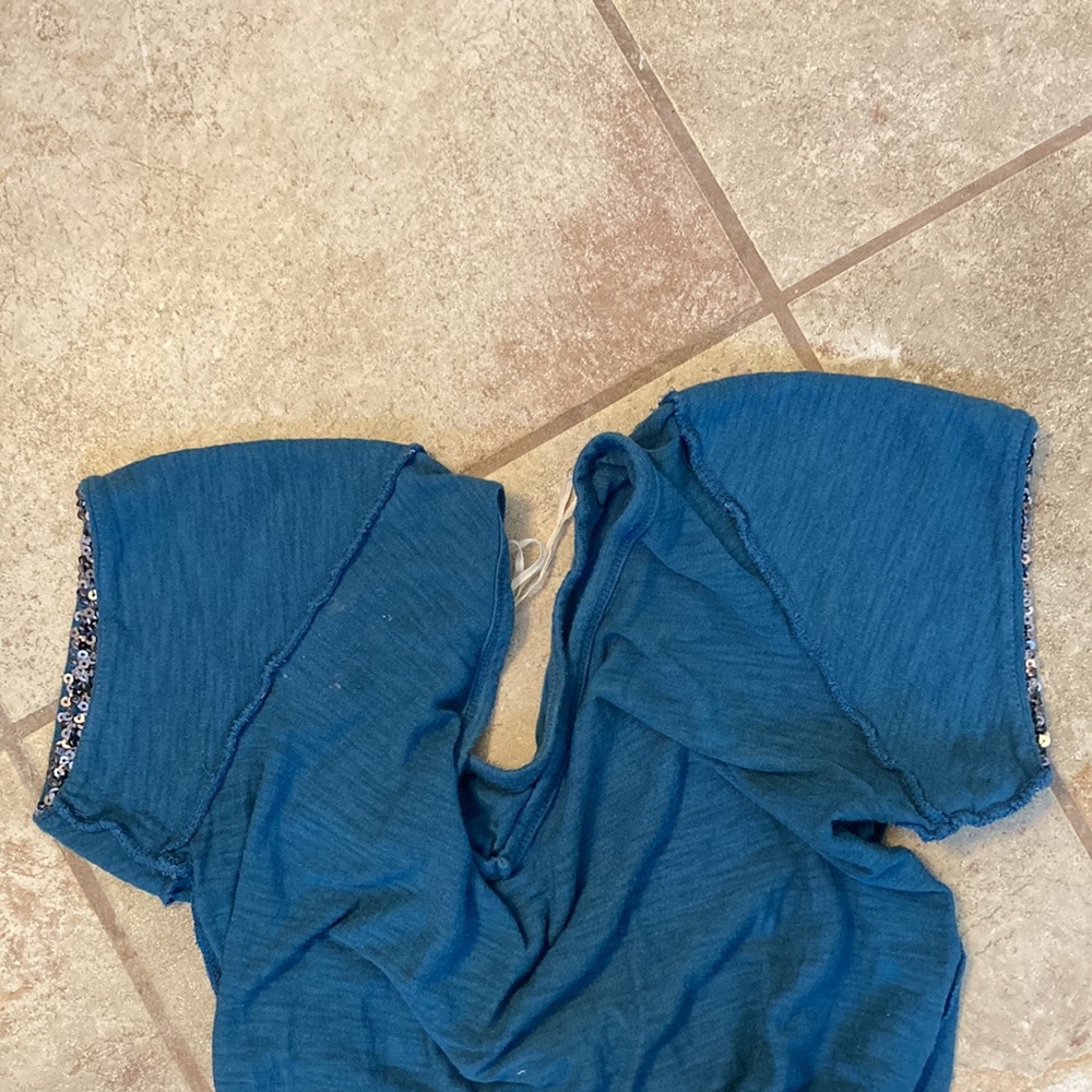 Aerie short sleeve v-neck aqua blue t-shirt sequins on arms SZ medium - Picture 9 of 11